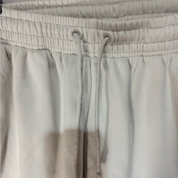 Nike Woman’s Sport Sweatpants Beige Club Fleece Size Small Drawstring Joggers - Picture 5 of 8